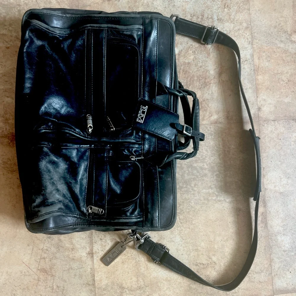 Tumi zipper pockets